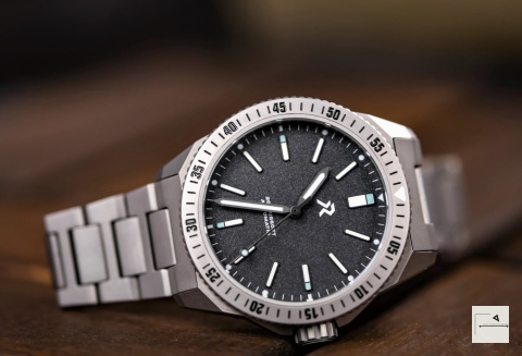 RZE: Endevaour Frigate Grey