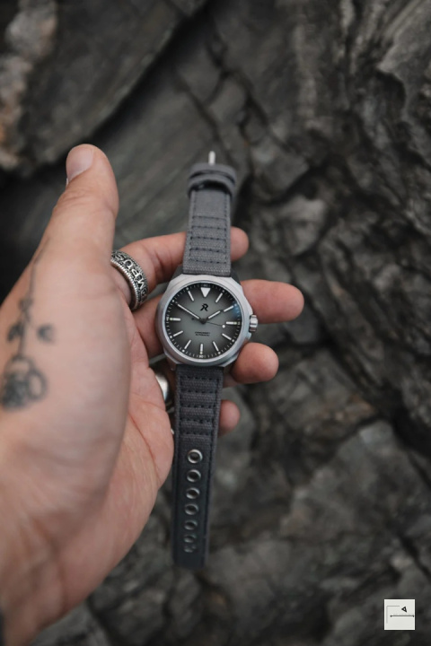 RZE Resolute Arctic Grey (bransoleta)