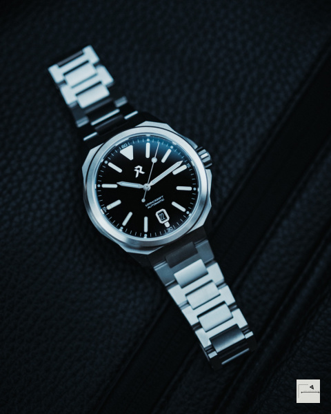 RZE Resolute Pro - Jet Black Enamel (wersja z datą - bransoleta)