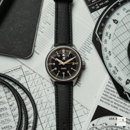 RZE: Resolute Type A – Carbon Black (wersja na bransolecie HexLink oraz na pasku TecTuff)