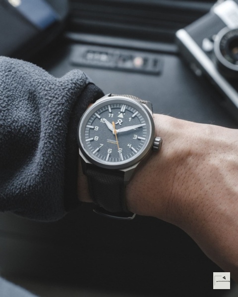RZE: Resolute Type A - Nimbus Grey (wersja na pasku TecTuff)
