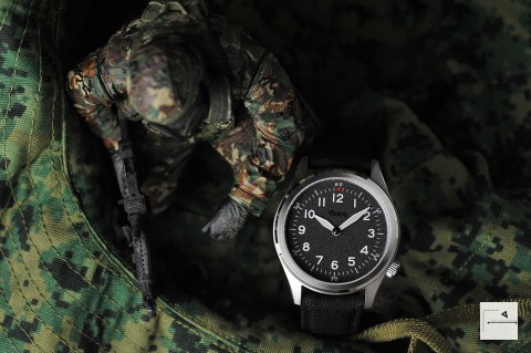 Vario 1945 A-11S Solar Quartz Raven Black Field Watch 40 mm